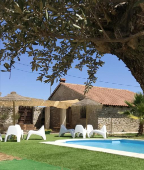 4 bedrooms house with shared pool enclosed garden and wifi at Alcaracejos